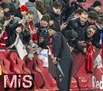 06.01.2025, Fussball 1. Bundesliga 2024/2025, Testspiel: RB Salzburg - FC Bayern Mnchen, in der Red Bull Arena Salzburg. Trainer Vincent Kompany (FC Bayern Mnchen) nach dem Spiel bei den Fans.