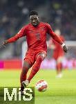 06.01.2025, Fussball 1. Bundesliga 2024/2025, Testspiel: RB Salzburg - FC Bayern Mnchen, in der Red Bull Arena Salzburg. Alphonso Davies (FC Bayern Mnchen) am Ball 