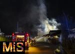 10.01.2025, Bad Wrishofen im Unterallgu, Brand in Parkhaus am Abend. In Bad Wrishofen ist kurz vor 19 Uhr ein Grobrand in einem Parkaus am Bahnhof ausgebrochen. Beim Groeinsatz der Feuerwehren waren 150 Einsatzkrfte beim Lschen beschftigt. Zwei Drehleitern bekmpfen die Flammen bers Dach.