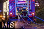 10.01.2025, Bad Wrishofen im Unterallgu, In Bad Wrishofen ist kurz vor 19 Uhr ein Grobrand in einem Parkaus am Bahnhof ausgebrochen. Beim Groeinsatz der Feuerwehren waren 160 Einsatzkrfte beim Lschen beschftigt.  