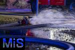 10.01.2025, Bad Wrishofen im Unterallgu, In Bad Wrishofen ist kurz vor 19 Uhr ein Grobrand in einem Parkaus am Bahnhof ausgebrochen. Beim Groeinsatz der Feuerwehren waren 160 Einsatzkrfte beim Lschen beschftigt.  
