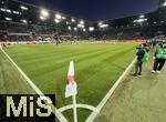 12.01.2025, Fussball 1. Bundesliga 2024/2025, 16. Spieltag, FC Augsburg - VfB Stuttgart, in der WWK-Arena Augsburg, Der neue Rasen sieht saftig grn aus, das Fernsehteam filmt den Rasen 
 

