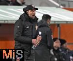 12.01.2025, Fussball 1. Bundesliga 2024/2025, 16. Spieltag, FC Augsburg - VfB Stuttgart, in der WWK-Arena Augsburg, Trainer Sebastian Hoene (Stuttgart) in Rage
 

