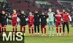 12.01.2025, Fussball 1. Bundesliga 2024/2025, 16. Spieltag, FC Augsburg - VfB Stuttgart, in der WWK-Arena Augsburg, Schlussjubel der Stuttgarter nach dem Sieg. Anthony Rouault (Stuttgart), Fabian Rieder (Stuttgart), Maximilian Mittelstdt (Stuttgart), Enzo Millot (Stuttgart), Torwart Alexander Nbel (Stuttgart), Jacob Bruun Larsen (Stuttgart) 