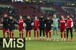 12.01.2025, Fussball 1. Bundesliga 2024/2025, 16. Spieltag, FC Augsburg - VfB Stuttgart, in der WWK-Arena Augsburg, Schlussjubel der Stuttgarter nach dem Sieg. Anthony Rouault (Stuttgart), Fabian Rieder (Stuttgart), Maximilian Mittelstdt (Stuttgart), Enzo Millot (Stuttgart), Torwart Alexander Nbel (Stuttgart), Jacob Bruun Larsen (Stuttgart) 