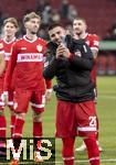 12.01.2025, Fussball 1. Bundesliga 2024/2025, 16. Spieltag, FC Augsburg - VfB Stuttgart, in der WWK-Arena Augsburg, Schlussjubel der Stuttgarter nach dem Sieg. Torschtze Deniz Undav (Stuttgart) wird von den Fans und der Mannschaft gefeiert. 