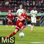 12.01.2025, Fussball 1. Bundesliga 2024/2025, 16. Spieltag, FC Augsburg - VfB Stuttgart, in der WWK-Arena Augsburg, Ermedin Demirovic (Stuttgart) am Ball 