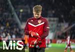 12.01.2025, Fussball 1. Bundesliga 2024/2025, 16. Spieltag, FC Augsburg - VfB Stuttgart, in der WWK-Arena Augsburg, Torwart Alexander Nbel (Stuttgart) beim Aufwrmen. 