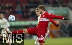 12.01.2025, Fussball 1. Bundesliga 2024/2025, 16. Spieltag, FC Augsburg - VfB Stuttgart, in der WWK-Arena Augsburg, re: Jacob Bruun Larsen (Stuttgart) mit gestrecktem Fuss zum Ball 