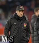 12.01.2025, Fussball 1. Bundesliga 2024/2025, 16. Spieltag, FC Augsburg - VfB Stuttgart, in der WWK-Arena Augsburg,  Trainer Sebastian Hoene (Stuttgart) 