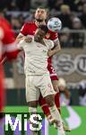 12.01.2025, Fussball 1. Bundesliga 2024/2025, 16. Spieltag, FC Augsburg - VfB Stuttgart, in der WWK-Arena Augsburg,  Samuel Emmanuel Essende Mbongu (FC Augsburg) gegen Jeff Chabot (Stuttgart) 