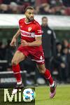 12.01.2025, Fussball 1. Bundesliga 2024/2025, 16. Spieltag, FC Augsburg - VfB Stuttgart, in der WWK-Arena Augsburg,  Josha Vagnoman (Stuttgart) am Ball 