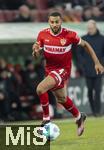 12.01.2025, Fussball 1. Bundesliga 2024/2025, 16. Spieltag, FC Augsburg - VfB Stuttgart, in der WWK-Arena Augsburg,  Josha Vagnoman (Stuttgart) am Ball 