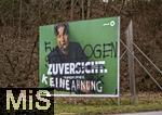 13.01.2024,  Die Deutsche Bundestagswahl am 23.2.2025 wirft ihre Schatten voraus,  Wahlplakate sumen die Strassen in Bad Wrishofen im Unterallgu, hier ein Plakat der Grnen mit Kanzlerkandidat Robert Habeck. Unbekannte haben das Plakat beschmiert und den Partei-Slogan ZUVERSICHT bermalt um ZU VERLOGEN KEINE AHNUNG daraus zu machen. 