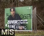 13.01.2024,  Die Deutsche Bundestagswahl am 23.2.2025 wirft ihre Schatten voraus,  Wahlplakate sumen die Strassen in Bad Wrishofen im Unterallgu, hier ein Plakat der Grnen mit Kanzlerkandidat Robert Habeck. Unbekannte haben das Plakat beschmiert und den Partei-Slogan ZUVERSICHT bermalt um ZU VERLOGEN KEINE AHNUNG daraus zu machen. 