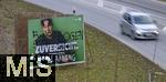 13.01.2024,  Die Deutsche Bundestagswahl am 23.2.2025 wirft ihre Schatten voraus,  Wahlplakate sumen die Strassen in Bad Wrishofen im Unterallgu, hier ein Plakat der Grnen mit Kanzlerkandidat Robert Habeck. Unbekannte haben das Plakat beschmiert und den Partei-Slogan ZUVERSICHT bermalt um ZU VERLOGEN KEINE AHNUNG daraus zu machen. 