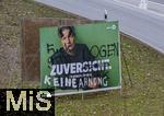 13.01.2024,  Die Deutsche Bundestagswahl am 23.2.2025 wirft ihre Schatten voraus,  Wahlplakate sumen die Strassen in Bad Wrishofen im Unterallgu, hier ein Plakat der Grnen mit Kanzlerkandidat Robert Habeck. Unbekannte haben das Plakat beschmiert und den Partei-Slogan ZUVERSICHT bermalt um ZU VERLOGEN KEINE AHNUNG daraus zu machen. 