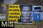 13.01.2024,  Die Deutsche Bundestagswahl am 23.2.2025 wirft ihre Schatten voraus,  Wahlplakate sumen die Strassen in Bad Wrishofen im Unterallgu, hier ein Plakat der FDP mit dem Portrait vom Bundesvorsitzendem Christian Lindner. Unbekannte haben das Plakat beschmiert und den Slogan RSTUNG RUNTER, BAUERN HOCH, POLITIKER WEG ber das Gesicht geschmiert.