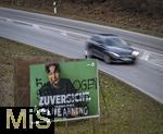 13.01.2024,  Die Deutsche Bundestagswahl am 23.2.2025 wirft ihre Schatten voraus,  Wahlplakate sumen die Strassen in Bad Wrishofen im Unterallgu, hier ein Plakat der Grnen mit Kanzlerkandidat Robert Habeck. Unbekannte haben das Plakat beschmiert und den Partei-Slogan ZUVERSICHT bermalt um ZU VERLOGEN KEINE AHNUNG daraus zu machen. 