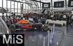 14.01.2025, Fussball, Pressekonferenz bei Red Bull in Salzburg, Jrgen Klopp (Global Head of Soccer bei Red Bull) stellt sich erstmals den Medien, im Hangar 7 am Salzburger Airport. Formel1 Auto mit RedBull Aufschrift