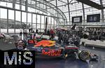 14.01.2025, Fussball, Pressekonferenz bei Red Bull in Salzburg, Jrgen Klopp (Global Head of Soccer bei Red Bull) stellt sich erstmals den Medien, im Hangar 7 am Salzburger Airport. Formel1 Auto mit RedBull Aufschrift