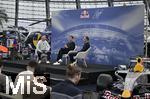 14.01.2025, Fussball, Pressekonferenz bei Red Bull in Salzburg, Jrgen Klopp (Global Head of Soccer bei Red Bull) stellt sich erstmals den Medien, im Hangar 7 am Salzburger Airport. bersicht von Head of Soccer Jrgen Klopp (Red Bull) und Geschftsfhrer und Vorstandsvorsitzende Oliver Mintzlaff (RB Leipzig) 