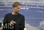 14.01.2025, Fussball, Pressekonferenz bei Red Bull in Salzburg, Jrgen Klopp (Global Head of Soccer bei Red Bull) stellt sich erstmals den Medien, im Hangar 7 am Salzburger Airport. Head of Soccer Jrgen Klopp (Red Bull) nachdenklich.