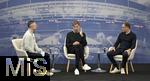 14.01.2025, Fussball, Pressekonferenz bei Red Bull in Salzburg, Jrgen Klopp (Global Head of Soccer bei Red Bull) stellt sich erstmals den Medien, im Hangar 7 am Salzburger Airport. v.l. x, Head of Soccer Jrgen Klopp (Red Bull) und Geschftsfhrer und Vorstandsvorsitzende Oliver Mintzlaff (RB Leipzig) 