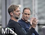 14.01.2025, Fussball, Pressekonferenz bei Red Bull in Salzburg, Jrgen Klopp (Global Head of Soccer bei Red Bull) stellt sich erstmals den Medien, im Hangar 7 am Salzburger Airport. v.l. Head of Soccer Jrgen Klopp (Red Bull) und Geschftsfhrer und Vorstandsvorsitzende Oliver Mintzlaff (RB Leipzig) 