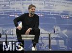 14.01.2025, Fussball, Pressekonferenz bei Red Bull in Salzburg, Jrgen Klopp (Global Head of Soccer bei Red Bull) stellt sich erstmals den Medien, im Hangar 7 am Salzburger Airport. Head of Soccer Jrgen Klopp (Red Bull) 