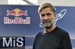 14.01.2025, Fussball, Pressekonferenz bei Red Bull in Salzburg, Jrgen Klopp (Global Head of Soccer bei Red Bull) stellt sich erstmals den Medien, im Hangar 7 am Salzburger Airport. Red Bull meets Head of Soccer Jrgen Klopp (Red Bull) 