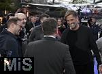 14.01.2025, Fussball, Pressekonferenz bei Red Bull in Salzburg, Jrgen Klopp (Global Head of Soccer bei Red Bull) stellt sich erstmals den Medien, im Hangar 7 am Salzburger Airport. Head of Soccer Jrgen Klopp (Red Bull) lacht und scherzt mit den Reportern