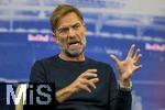 14.01.2025, Fussball, Pressekonferenz bei Red Bull in Salzburg, Jrgen Klopp (Global Head of Soccer bei Red Bull) stellt sich erstmals den Medien, im Hangar 7 am Salzburger Airport.  Jrgen Klopp steht Rede und Antwort.