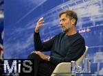 14.01.2025, Fussball, Pressekonferenz bei Red Bull in Salzburg, Jrgen Klopp (Global Head of Soccer bei Red Bull) stellt sich erstmals den Medien, im Hangar 7 am Salzburger Airport.  Jrgen Klopp steht Rede und Antwort.