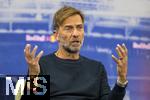 14.01.2025, Fussball, Pressekonferenz bei Red Bull in Salzburg, Jrgen Klopp (Global Head of Soccer bei Red Bull) stellt sich erstmals den Medien, im Hangar 7 am Salzburger Airport.  Jrgen Klopp steht Rede und Antwort.