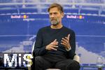 14.01.2025, Fussball, Pressekonferenz bei Red Bull in Salzburg, Jrgen Klopp (Global Head of Soccer bei Red Bull) stellt sich erstmals den Medien, im Hangar 7 am Salzburger Airport.  Jrgen Klopp steht Rede und Antwort.