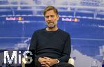 14.01.2025, Fussball, Pressekonferenz bei Red Bull in Salzburg, Jrgen Klopp (Global Head of Soccer bei Red Bull) stellt sich erstmals den Medien, im Hangar 7 am Salzburger Airport.  Jrgen Klopp steht Rede und Antwort.