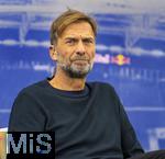 14.01.2025, Fussball, Pressekonferenz bei Red Bull in Salzburg, Jrgen Klopp (Global Head of Soccer bei Red Bull) stellt sich erstmals den Medien, im Hangar 7 am Salzburger Airport.   Jrgen Klopp 