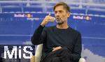 14.01.2025, Fussball, Pressekonferenz bei Red Bull in Salzburg, Jrgen Klopp (Global Head of Soccer bei Red Bull) stellt sich erstmals den Medien, im Hangar 7 am Salzburger Airport.  Jrgen Klopp steht Rede und Antwort.