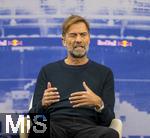 14.01.2025, Fussball, Pressekonferenz bei Red Bull in Salzburg, Jrgen Klopp (Global Head of Soccer bei Red Bull) stellt sich erstmals den Medien, im Hangar 7 am Salzburger Airport.  Jrgen Klopp steht Rede und Antwort.