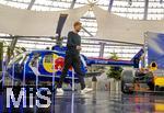 14.01.2025, Fussball, Pressekonferenz bei Red Bull in Salzburg, Jrgen Klopp (Global Head of Soccer bei Red Bull) stellt sich erstmals den Medien, im Hangar 7 am Salzburger Airport.  Jrgen Klopp kommt gut gelaunt zur PK, vorbei an einem Red Bull Hubschrauber und einem Formel1-Rennwagen.