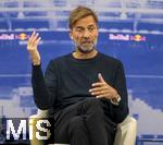 14.01.2025, Fussball, Pressekonferenz bei Red Bull in Salzburg, Jrgen Klopp (Global Head of Soccer bei Red Bull) stellt sich erstmals den Medien, im Hangar 7 am Salzburger Airport.  Jrgen Klopp steht Rede und Antwort.