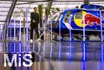 14.01.2025, Fussball, Pressekonferenz bei Red Bull in Salzburg, Jrgen Klopp (Global Head of Soccer bei Red Bull) stellt sich erstmals den Medien, im Hangar 7 am Salzburger Airport.  Jrgen Klopp kommt gut gelaunt zur PK, vorbei an einem Red Bull Hubschrauber