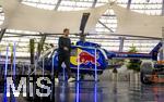 14.01.2025, Fussball, Pressekonferenz bei Red Bull in Salzburg, Jrgen Klopp (Global Head of Soccer bei Red Bull) stellt sich erstmals den Medien, im Hangar 7 am Salzburger Airport.  Jrgen Klopp kommt gut gelaunt zur PK, vorbei an einem Red Bull Hubschrauber und einem Formel1-Rennwagen.