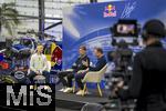 14.01.2025, Fussball, Pressekonferenz bei Red Bull in Salzburg, Jrgen Klopp (Global Head of Soccer bei Red Bull) stellt sich erstmals den Medien, im Hangar 7 am Salzburger Airport.  v.li: Christian Baier (Moderator), Jrgen Klopp und Oliver Mintzlaff (Geschftsfhrer der Red Bull GmbH) auf der Bhne.