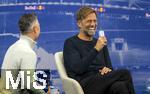 14.01.2025, Fussball, Pressekonferenz bei Red Bull in Salzburg, Jrgen Klopp (Global Head of Soccer bei Red Bull) stellt sich erstmals den Medien, im Hangar 7 am Salzburger Airport.  Jrgen Klopp lachend mit einer Red-Bull Getrnkedose.