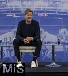 14.01.2025, Fussball, Pressekonferenz bei Red Bull in Salzburg, Jrgen Klopp (Global Head of Soccer bei Red Bull) stellt sich erstmals den Medien, im Hangar 7 am Salzburger Airport.  