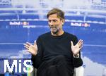 14.01.2025, Fussball, Pressekonferenz bei Red Bull in Salzburg, Jrgen Klopp (Global Head of Soccer bei Red Bull) stellt sich erstmals den Medien, im Hangar 7 am Salzburger Airport.  