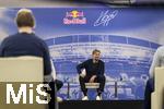 14.01.2025, Fussball, Pressekonferenz bei Red Bull in Salzburg, Jrgen Klopp (Global Head of Soccer bei Red Bull) stellt sich erstmals den Medien, im Hangar 7 am Salzburger Airport.  