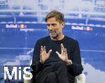 14.01.2025, Fussball, Pressekonferenz bei Red Bull in Salzburg, Jrgen Klopp (Global Head of Soccer bei Red Bull) stellt sich erstmals den Medien, im Hangar 7 am Salzburger Airport.  